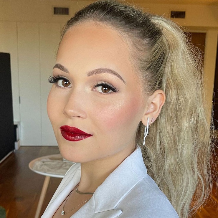 Kelli Berglund Kelli Berglund