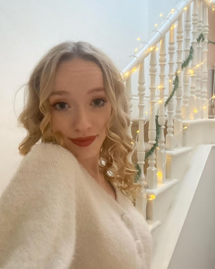 Amybeth McNulty