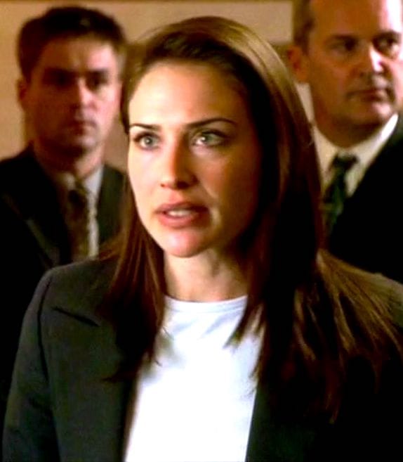 Claire Forlani as Interpol Agent 