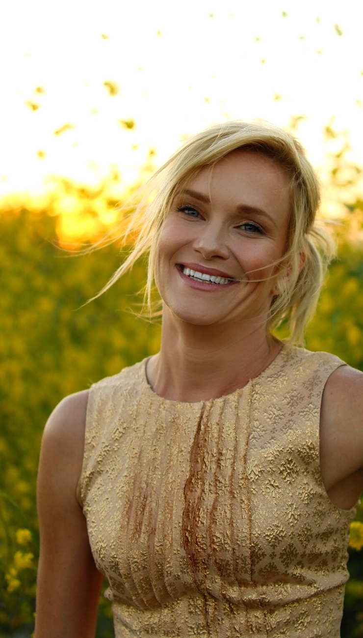 Nicholle Tom