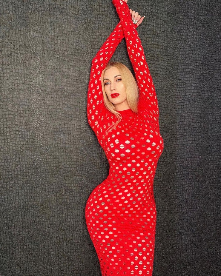 Amber Hayes image