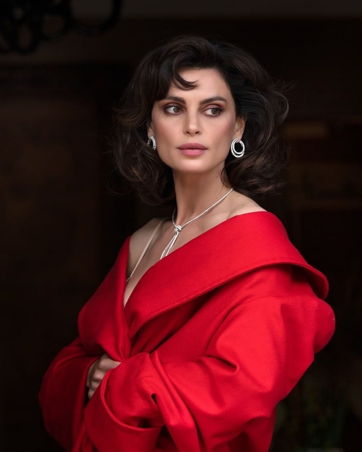 Catrinel Menghia Catrinel Menghia