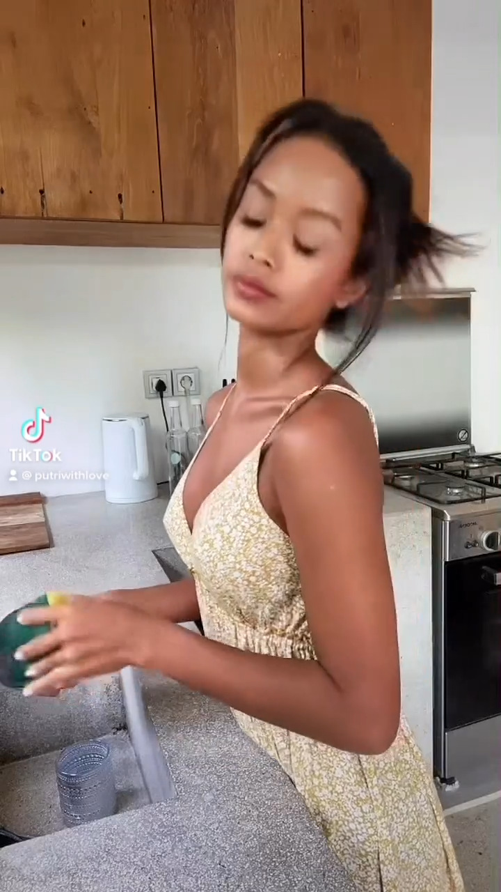 Picture of Putri Cinta