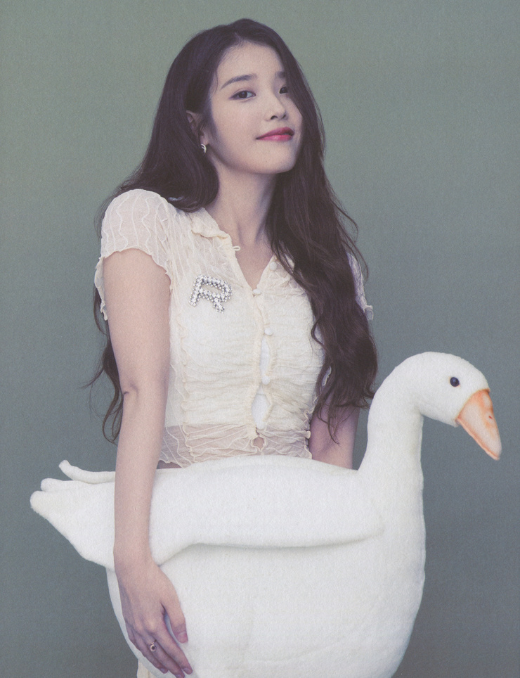 IU