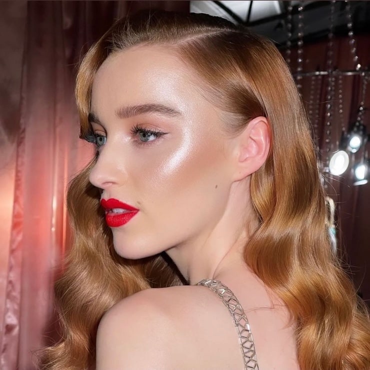 Phoebe Dynevor Phoebe Dynevor