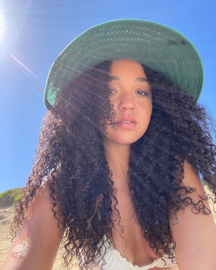 Aisha Dee image