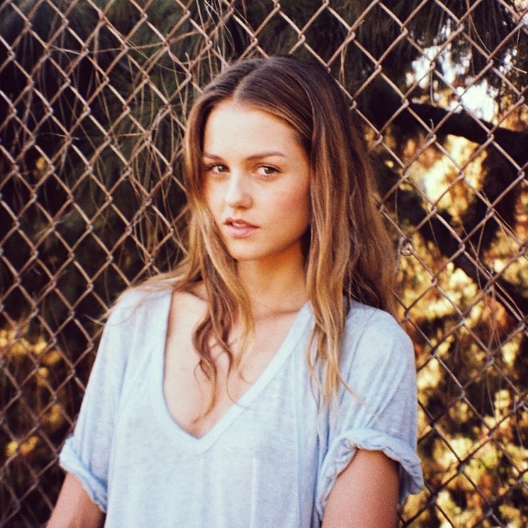 Isabelle Cornish 0598