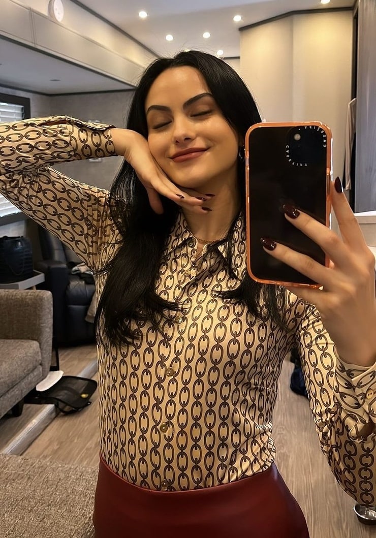 Camila Mendes