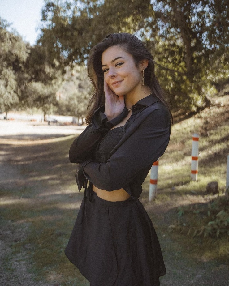 Lauren Gibson aka llaurengibson