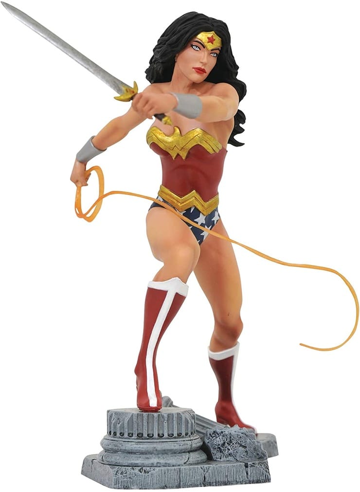 Diamond Select Toys DC Gallery: Wonder Woman (Lasso Comic Version) PVC Figure