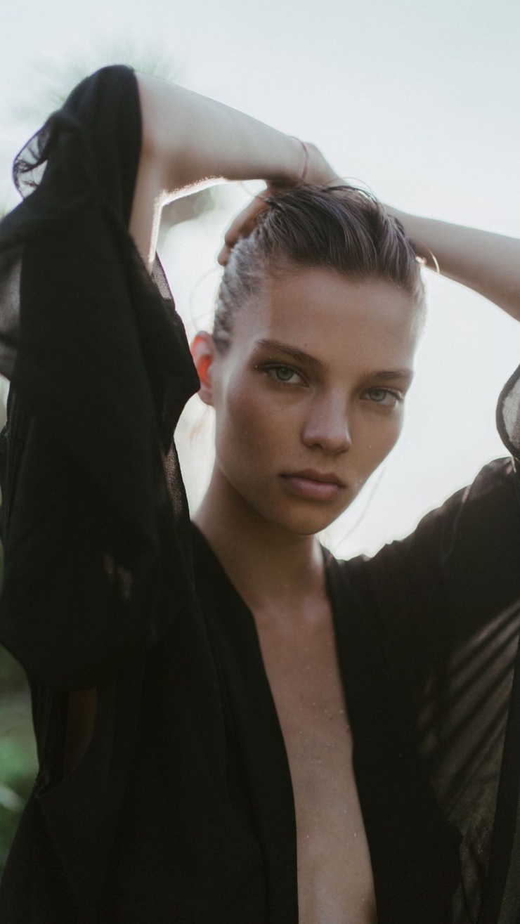 Alesya Kafelnikova Alesya Kafelnikova
