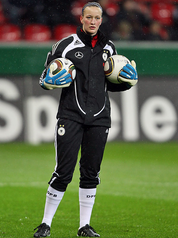 Almuth Schult