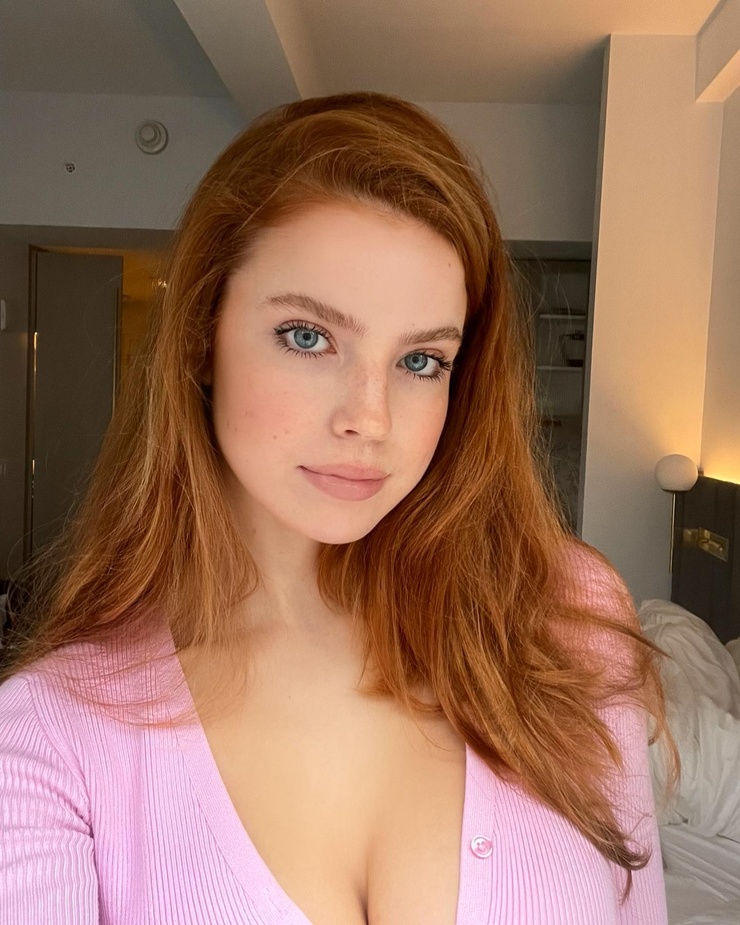 Emily Deyt Aysage