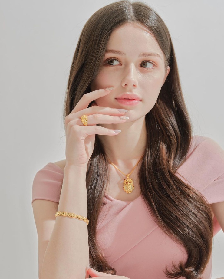 Lisa Rosh Lisa Rosh
