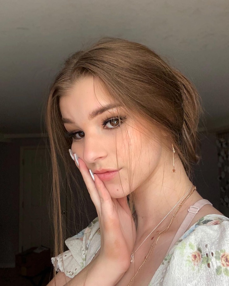 Picture Of Brooke Monk