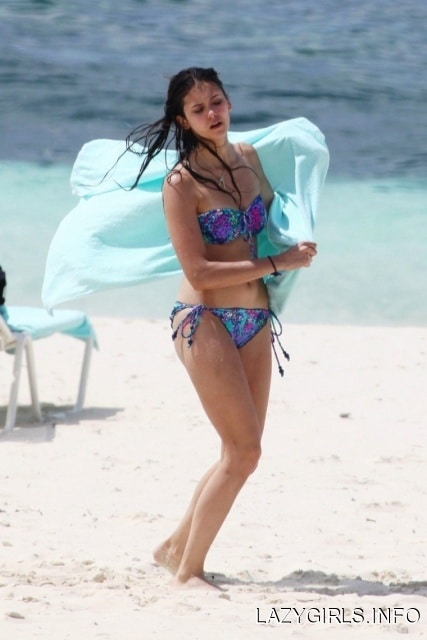 Nina Dobrev