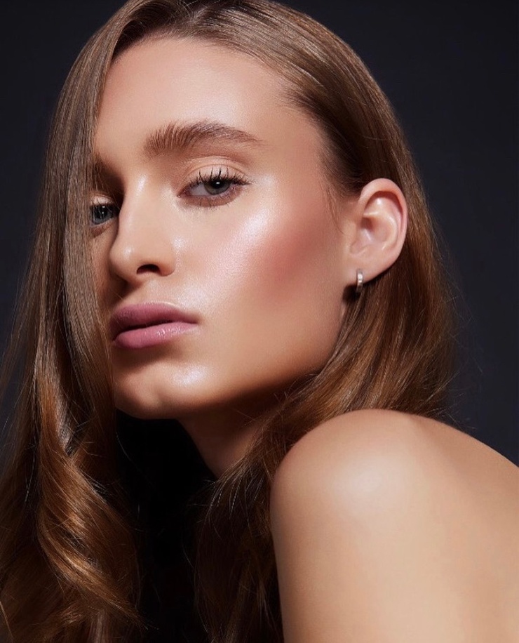 Olivia Williams model
