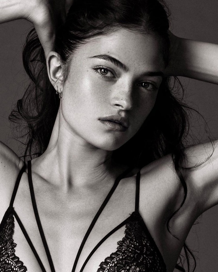 Eve Dumon