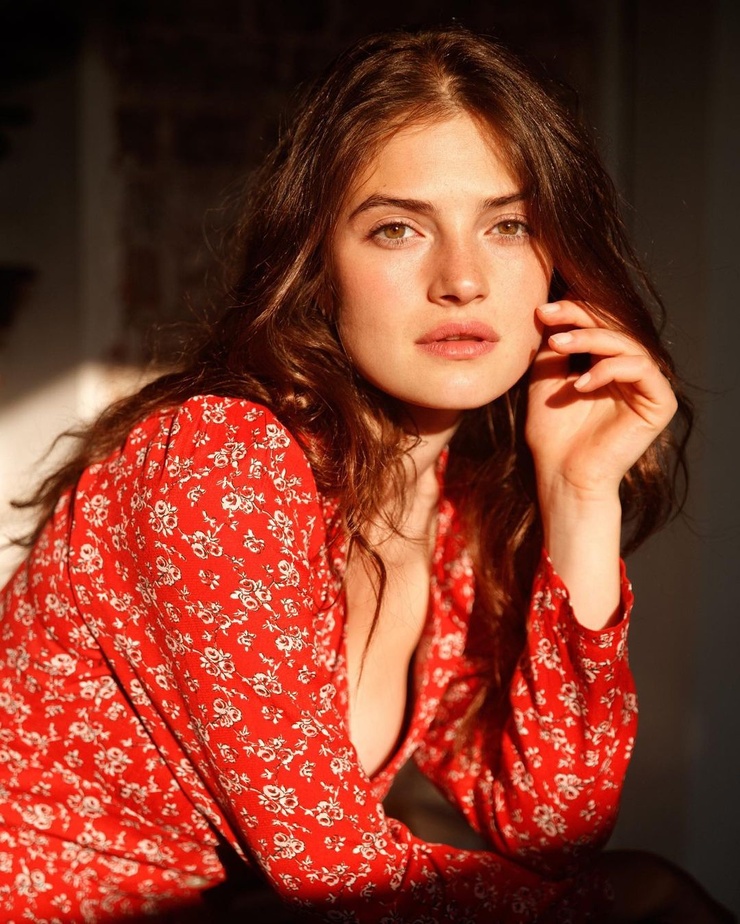 Eve Dumon
