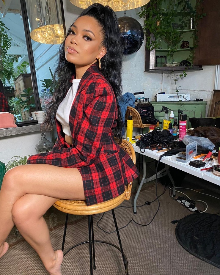 Dionne Bromfield Dionne Bromfield