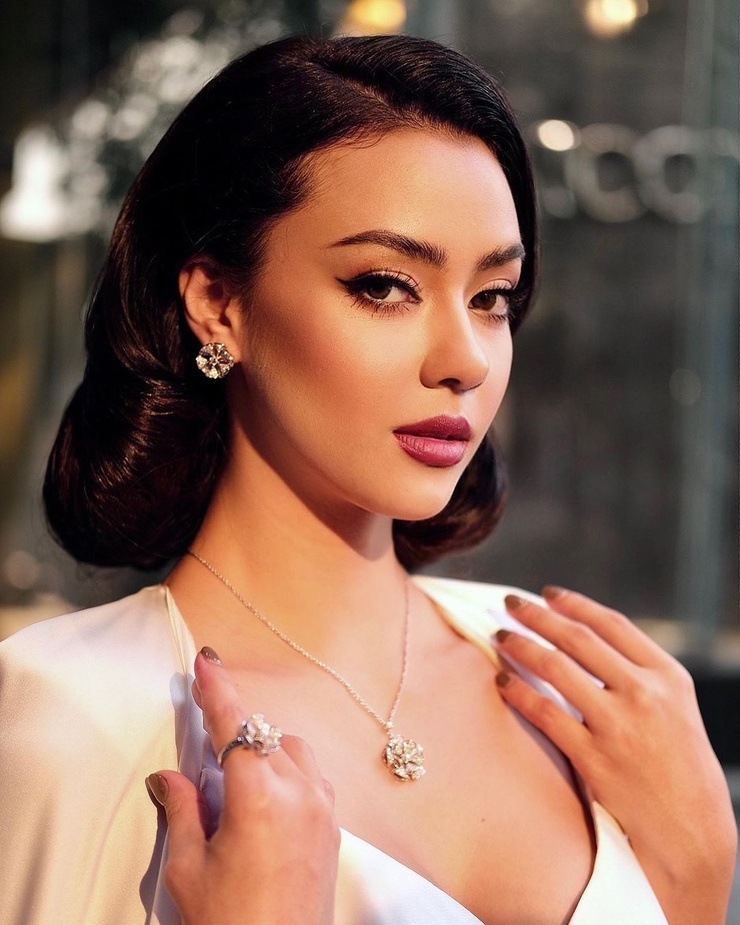 Amanda Obdam Amanda Obdam