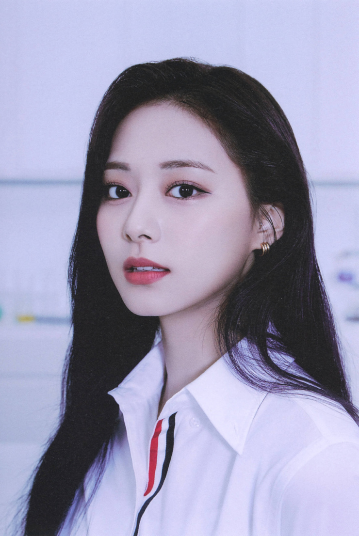 Chou Tzu-yu (Tzuyu) Chou Tzu-yu (Tzuyu)