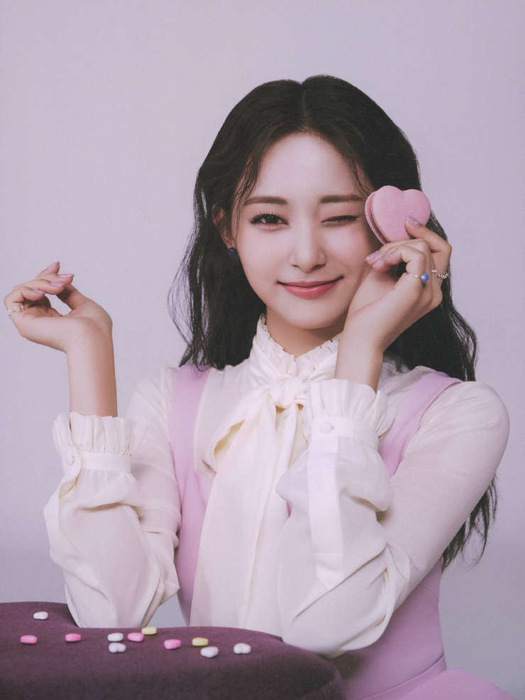 Chou Tzu-yu (Tzuyu) Chou Tzu-yu (Tzuyu)
