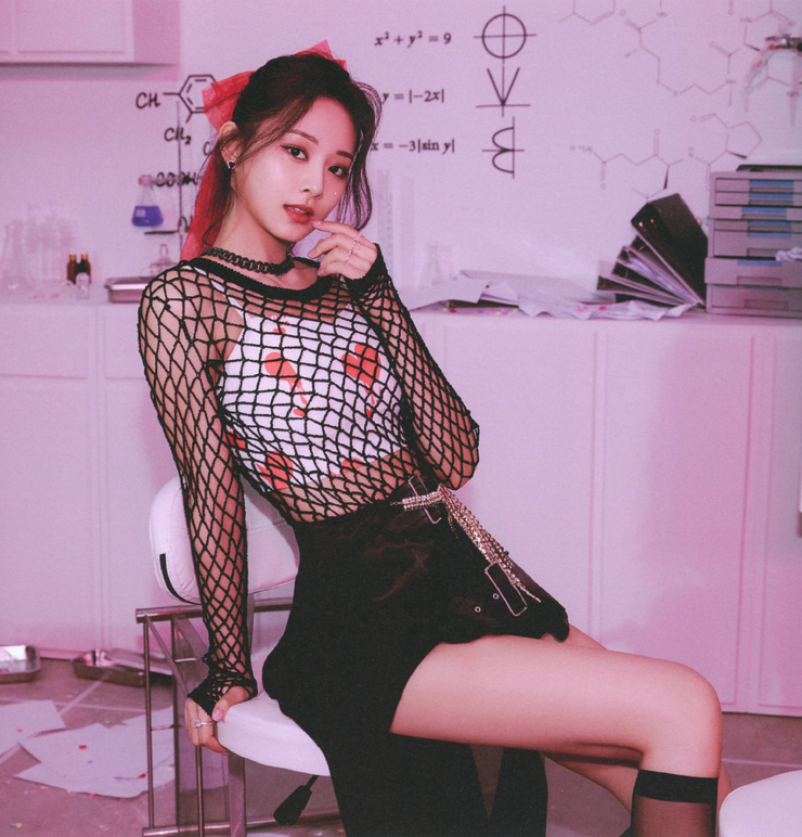 Chou Tzu-yu (Tzuyu) Chou Tzu-yu (Tzuyu)