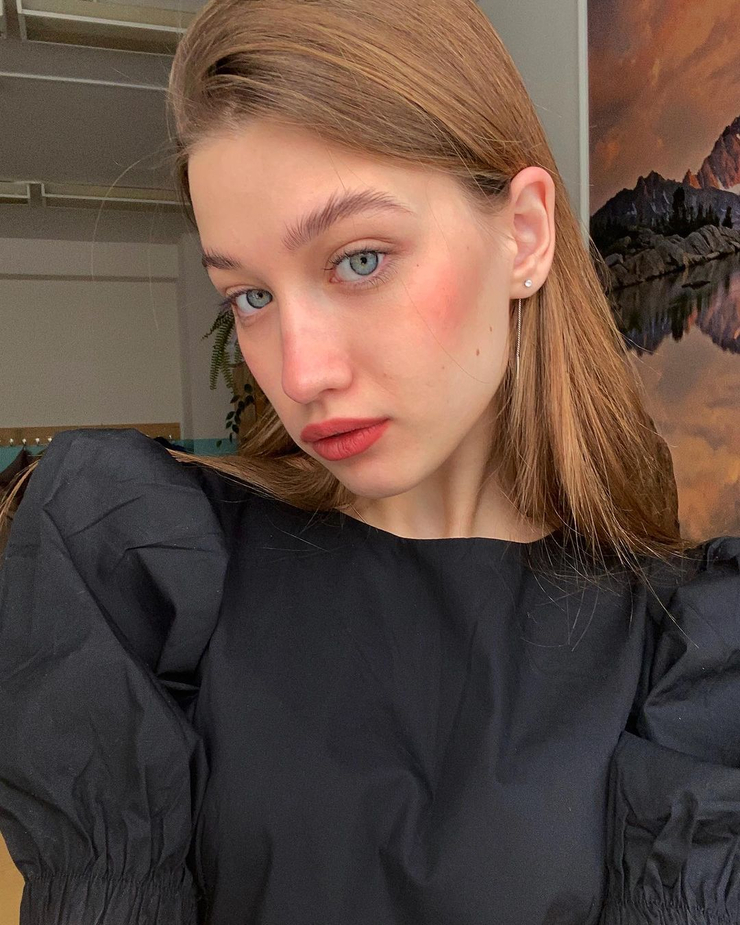 Julia Novikova (model)