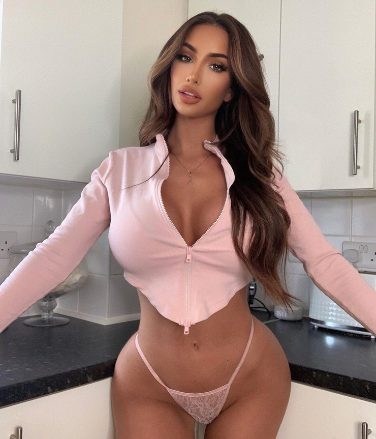 Ariana Valentina Ariana Valentina