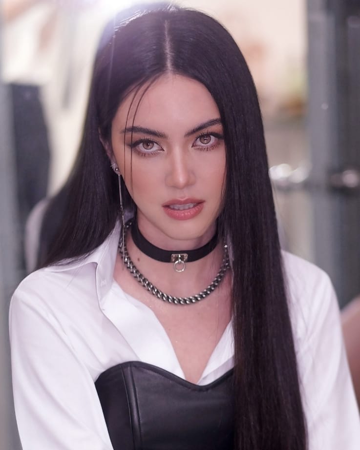 Davika Hoorne Davika Hoorne