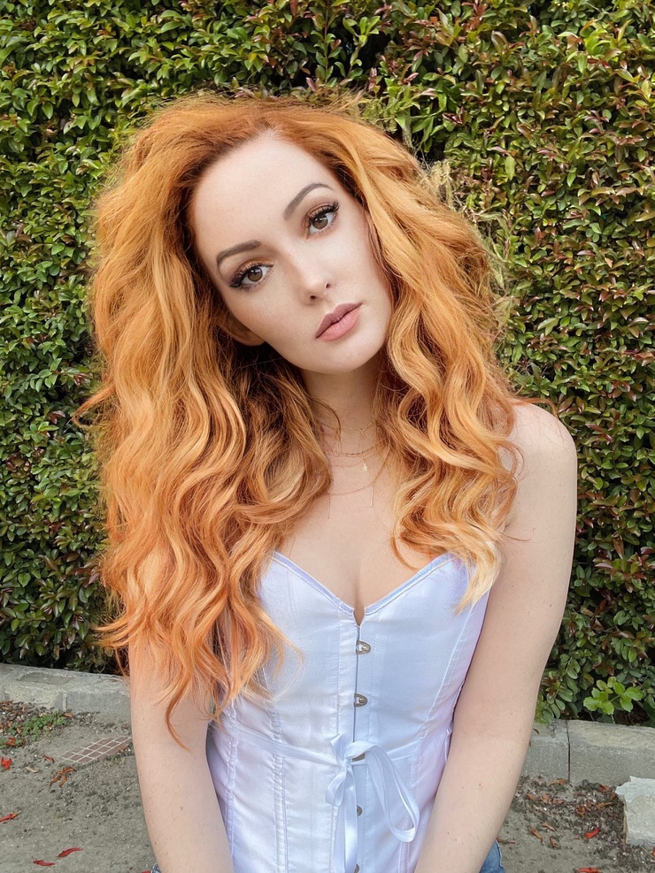 Nicole Simone Nicole Simone