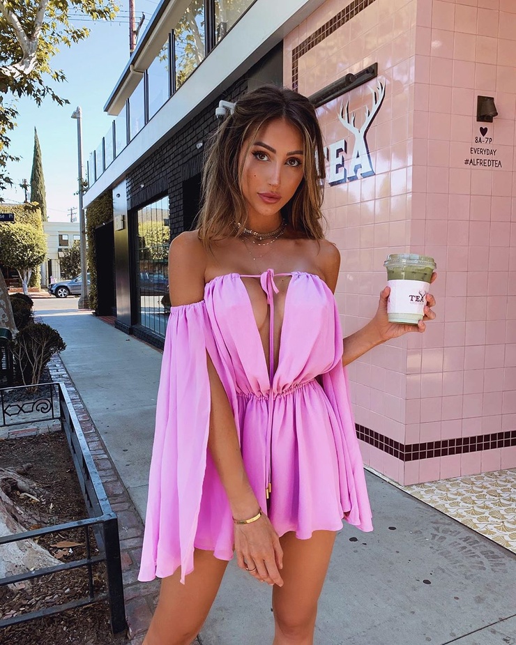 Caroline Einhoff Caroline Einhoff
