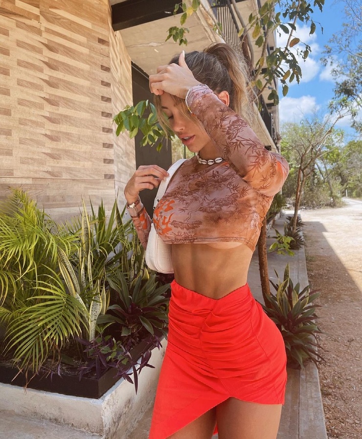 Caroline Einhoff Caroline Einhoff