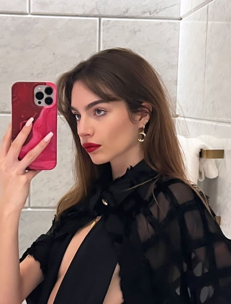 MARA LAFONTAN MARA LAFONTAN