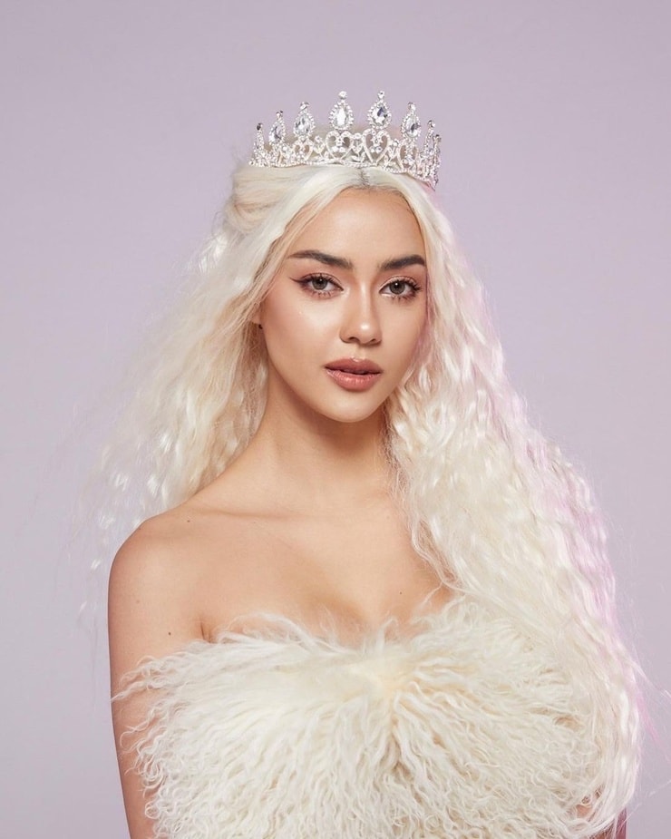 Amanda Obdam Amanda Obdam