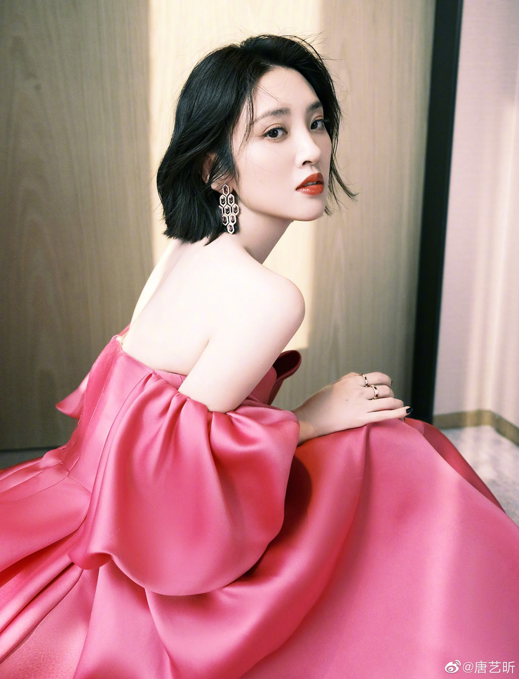 Tang yi певица