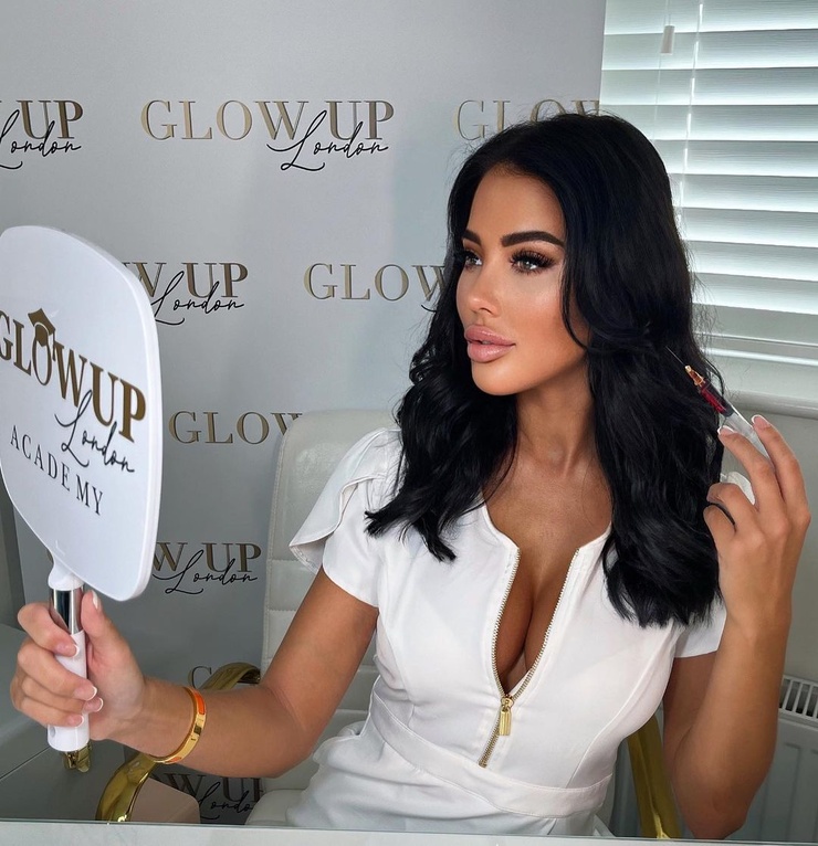 Yazmin Oukhellou