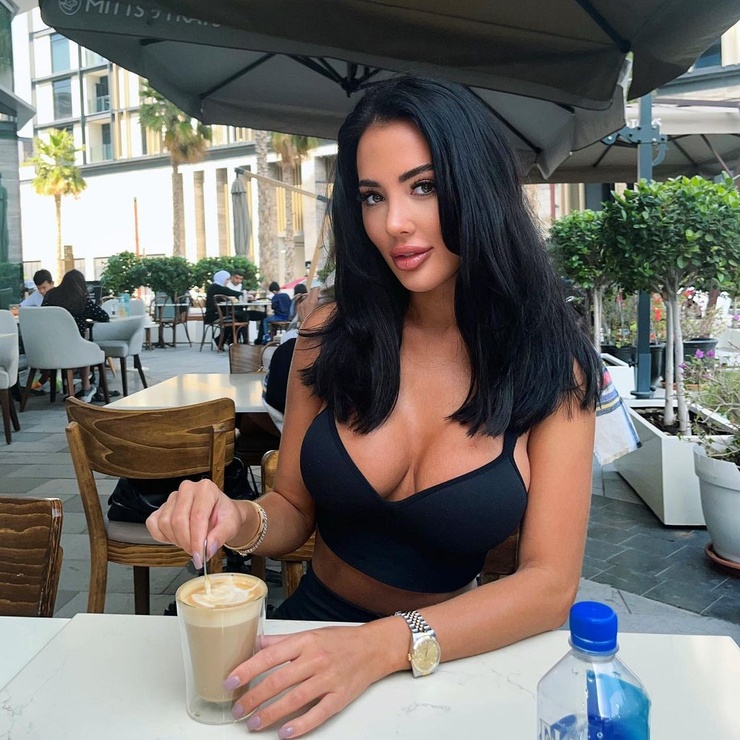 Yazmin Oukhellou