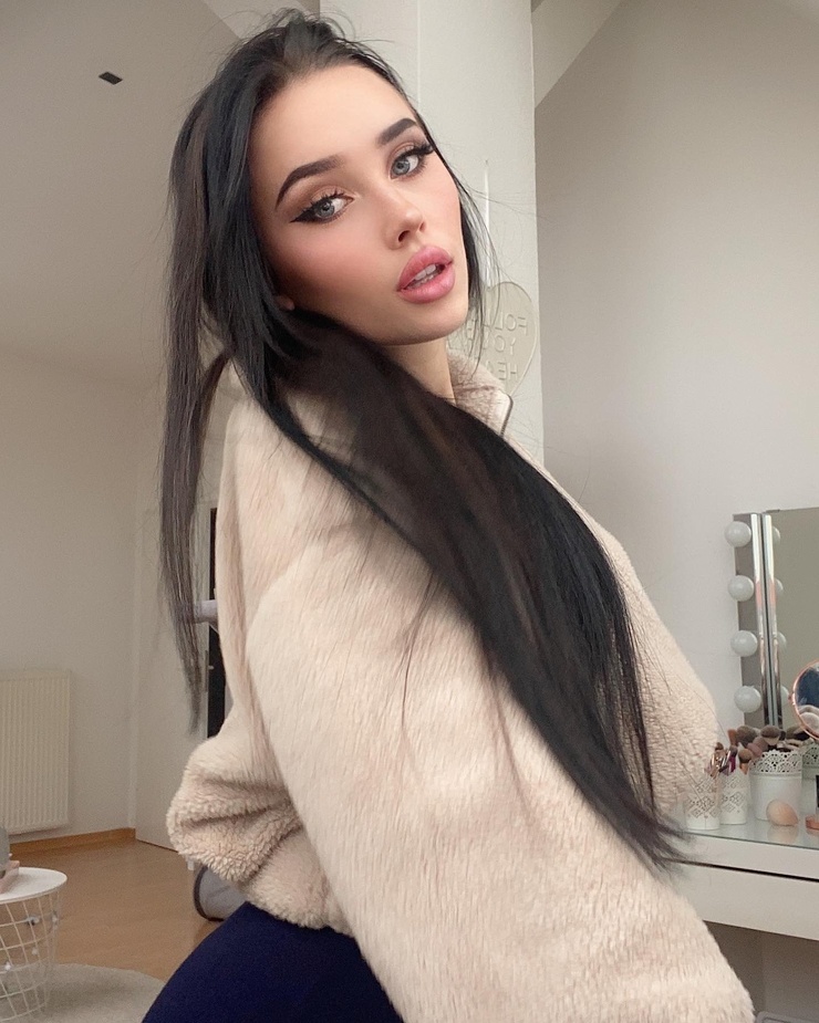 Nicole Sto