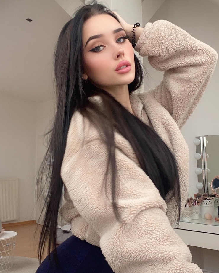 Nicole Sto Nicole Sto