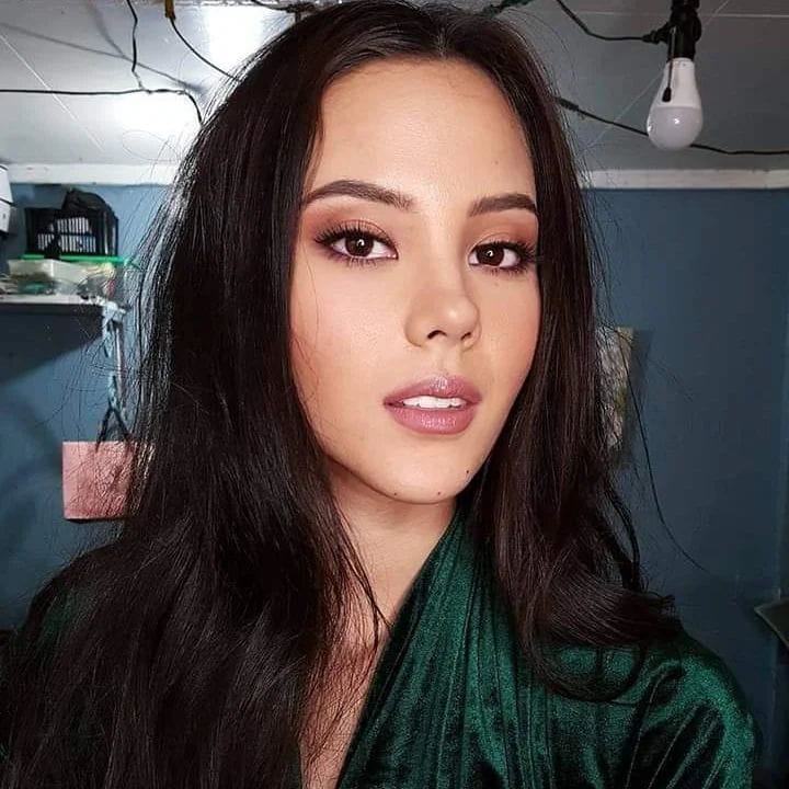 Miss make up. Катриона грей топлес. Catriona Gray selfie. Катерина грей филиппинка без макияжа.