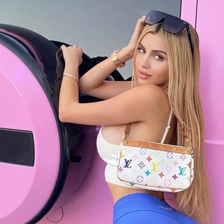 Alexa Dellanos.