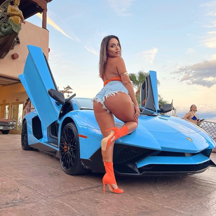 AraQueenBae