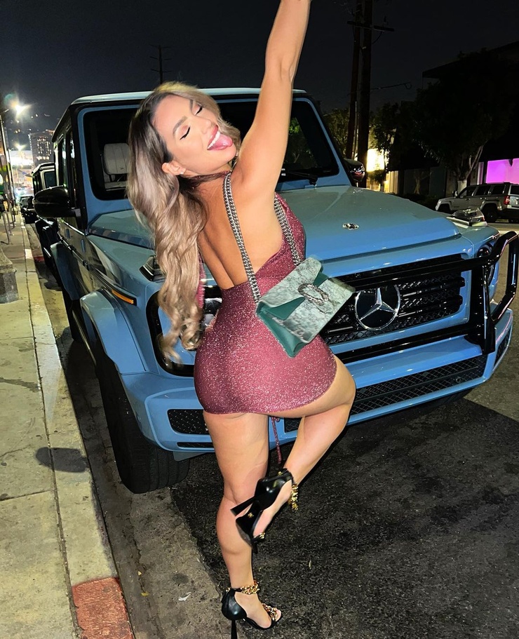 Image of AraQueenBae