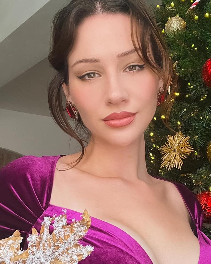 Alina Lewis.