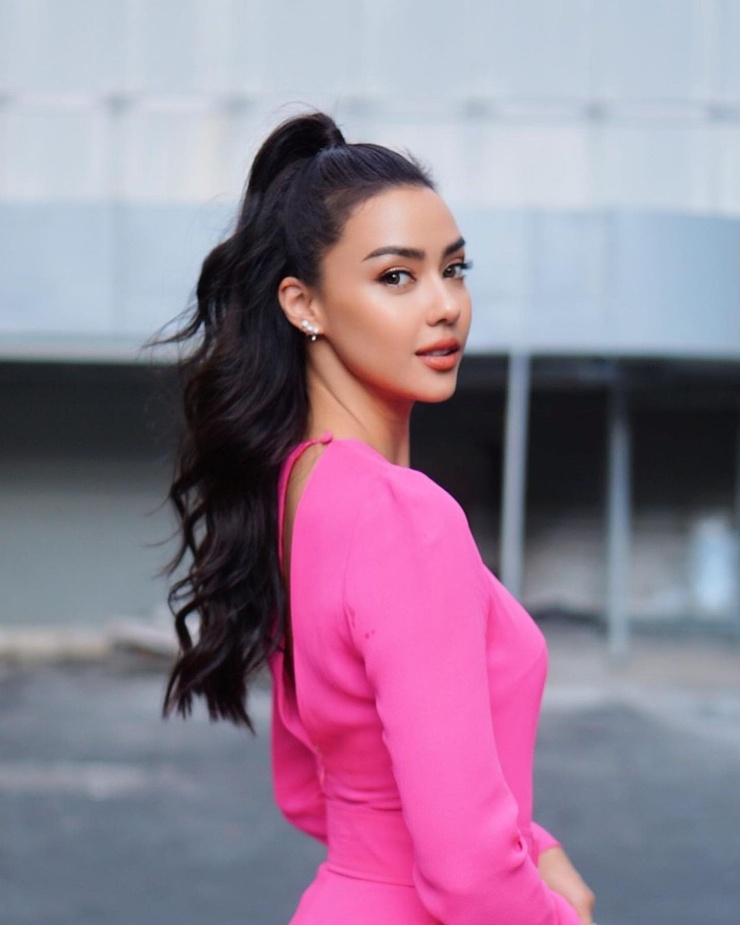 Amanda Obdam Amanda Obdam
