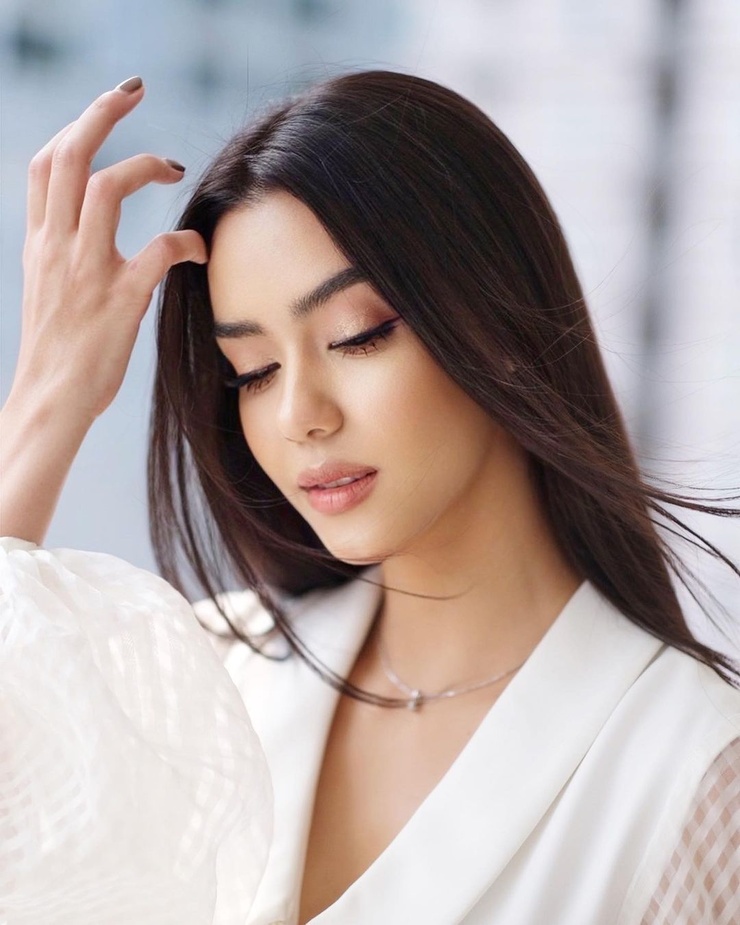 Amanda Obdam Amanda Obdam