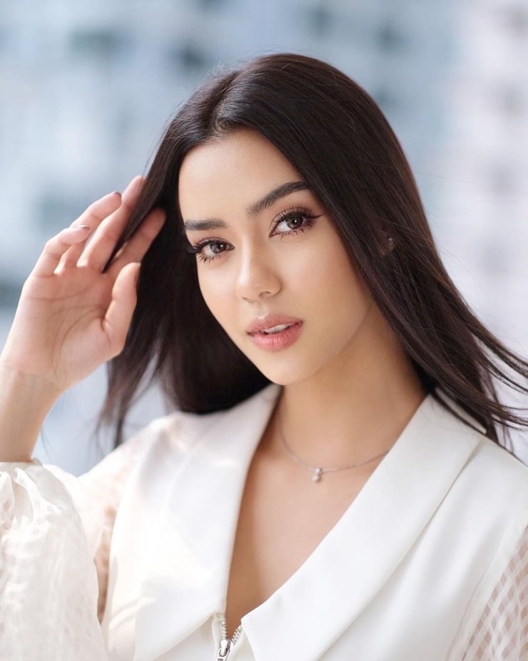 Amanda Obdam Amanda Obdam