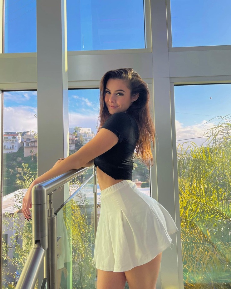 Lauren Gibson aka llaurengibson